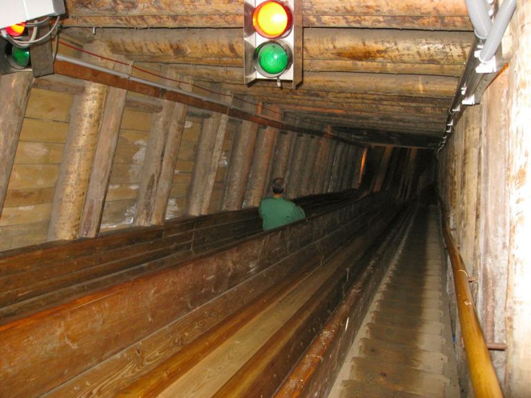Glijbanen in de Salzwelt (langste 65m)