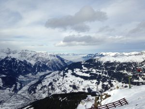 Een eerste blik over de bergen Een eerste blik over de bergen
