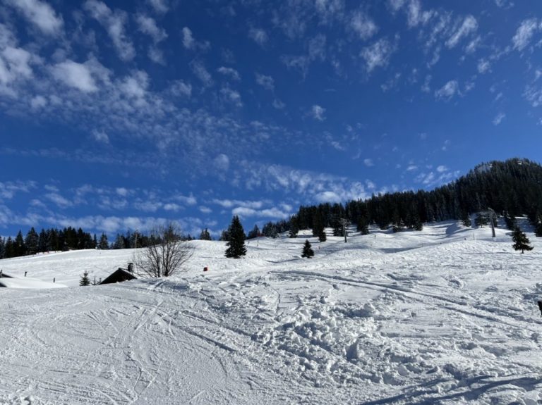 Zonnige zesbaans pistes